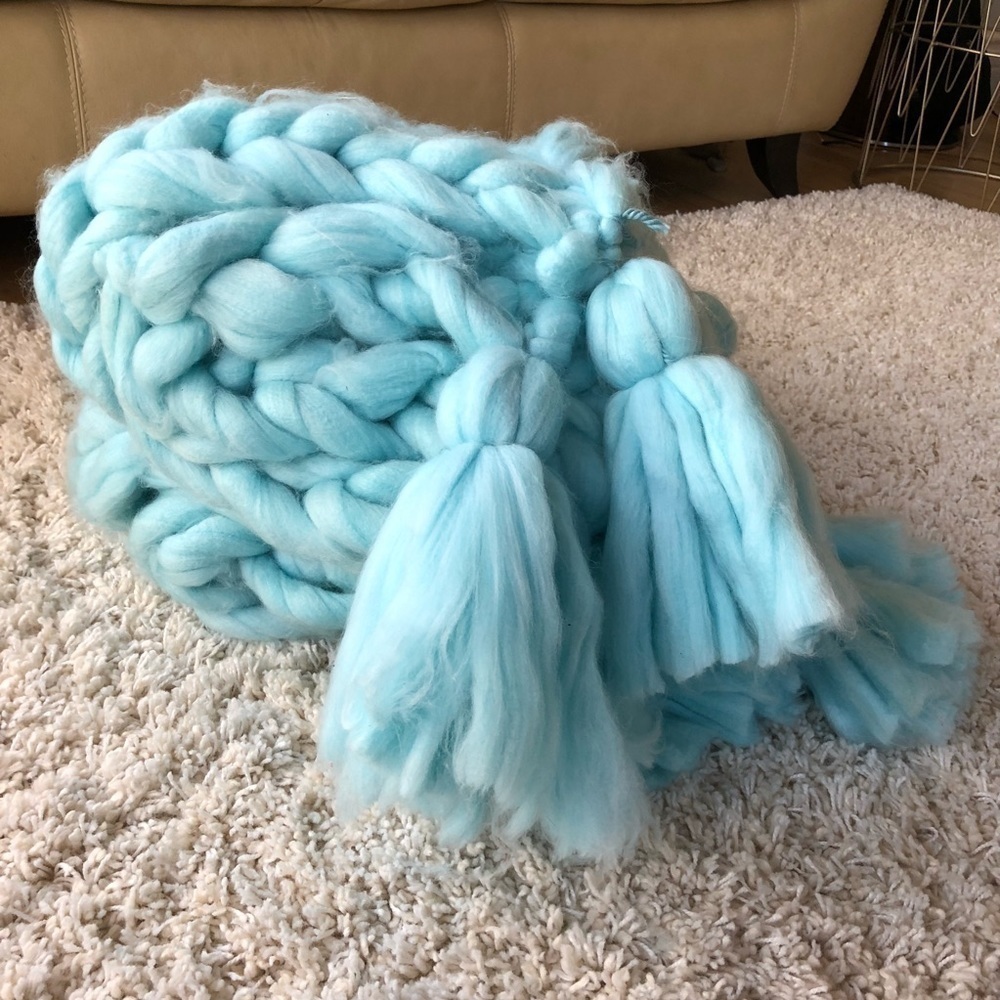 Handcrafted Dusty Baby Blue Chunky Merino Wool Tassel Blanket Decor Cozy Blanket - Picture 12 of 15